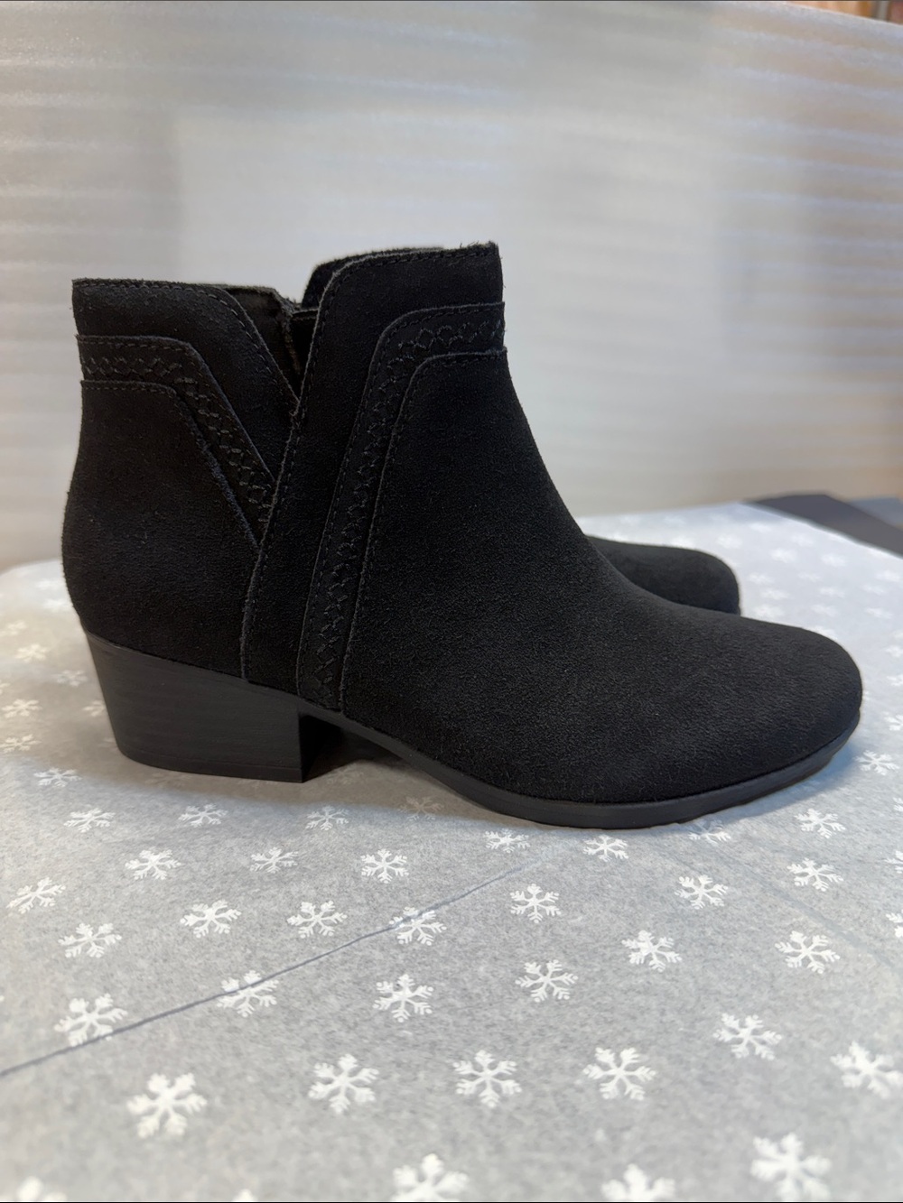 Clarks Adreena Ease Black Leather Ankle Boots • US 6 • New